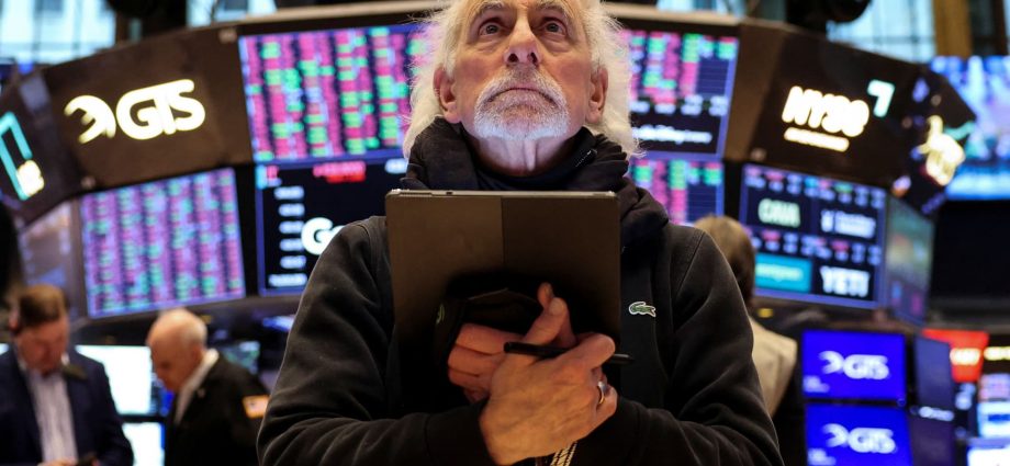 Hedge funds turn defensive amid tariff chaos