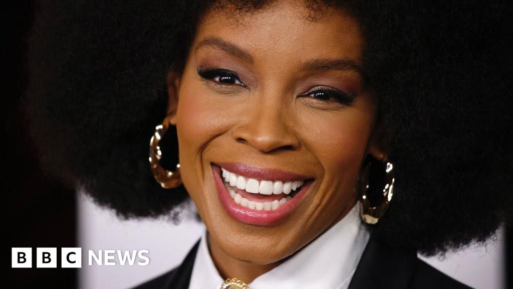 Comedian dropped from hosting White House correspondents' dinner