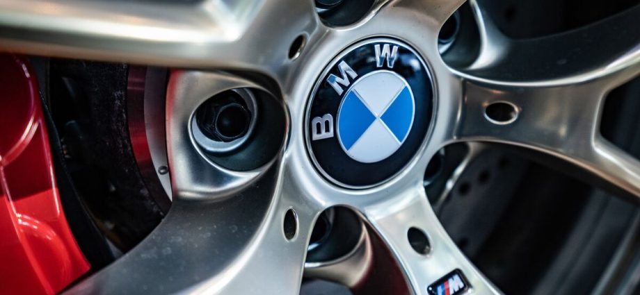 Alibaba Teams Up With BMW to Develop AI for Cars in China