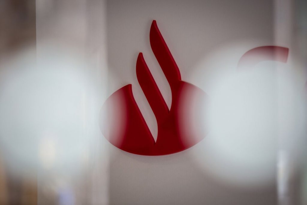 Santander Plans to Sell €462 Million of Spanish Home Loans