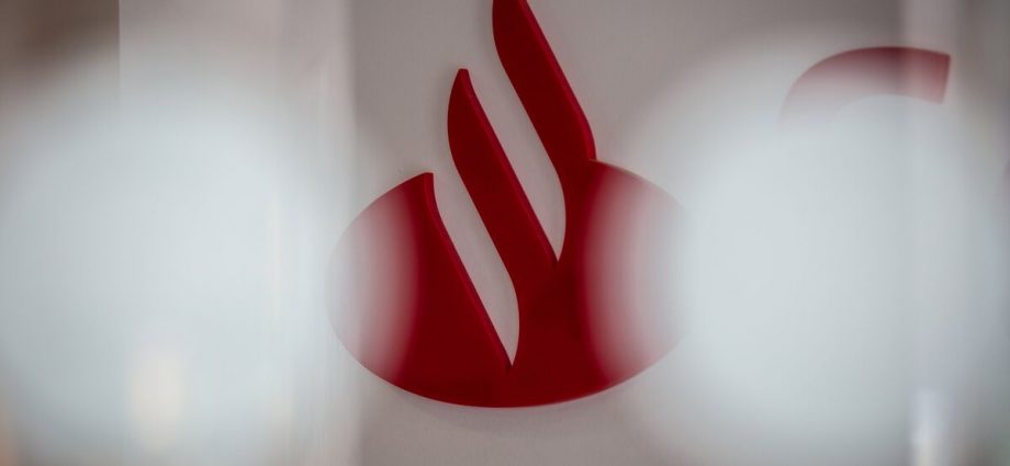 Santander Plans to Sell €462 Million of Spanish Home Loans