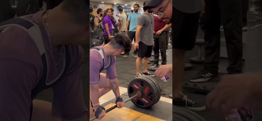 260KG DEADLIFT REACTION 😳 AT PUBLIC GYM☠️