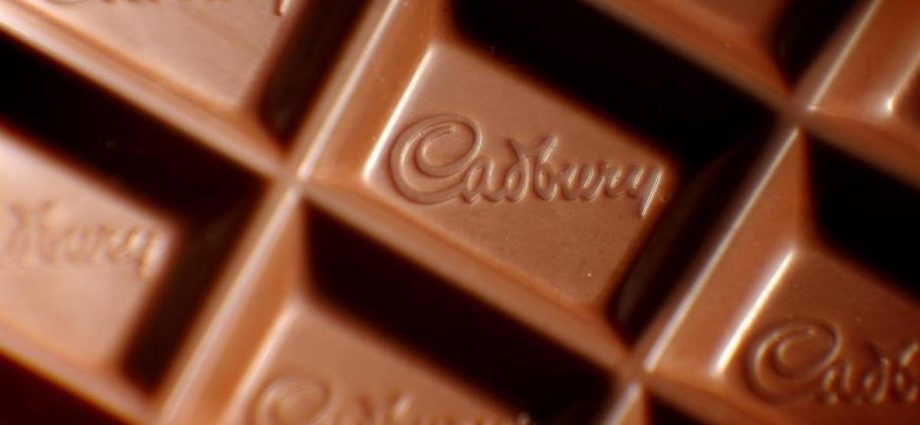 Brits rush to shops after price of Heroes tubs cut in half