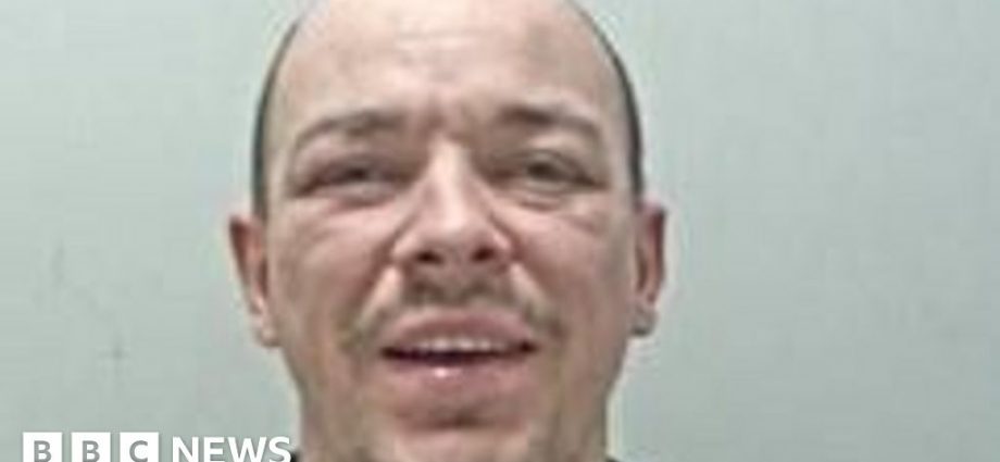 Man charged with escaping from prison van