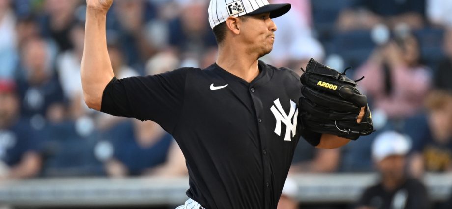 Report: Yankees to retain RHP Carlos Carrasco