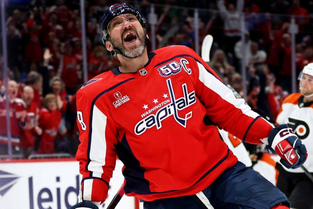 Alex Ovechkin inches closer to history as Capitals hold on against Flyers