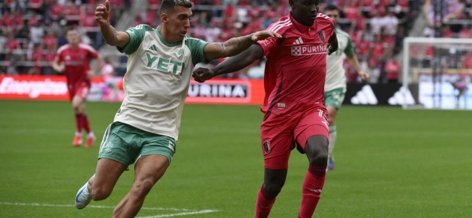 Myrto Uzuni helps Austin FC edge St. Louis City