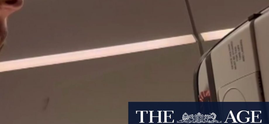Jetstar flight from Bali to Melbourne forced to turn around
