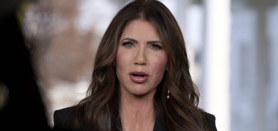 TSA union sues Noem over stripping of bargaining rights
