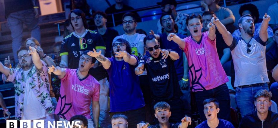 Do home crowds make a difference in esports?