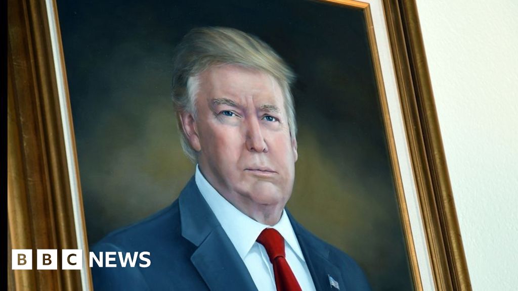 Which world leader gave Donald Trump a new portrait?