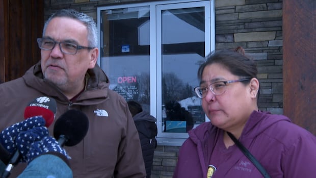 Sheshatshiu, N.L., leaders barricade town as residents discuss how to deal with flow of drugs