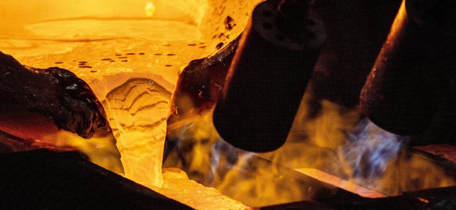 Gold Soars Above $3,100 on Tariffs, Geopolitical Turbulence