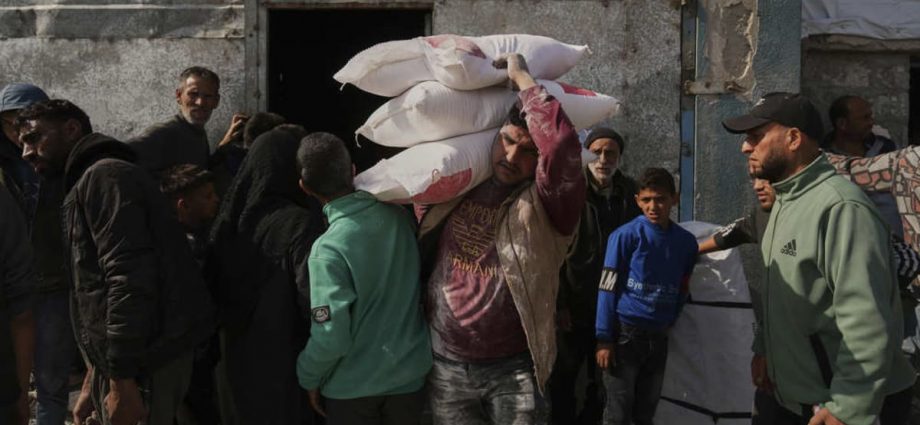 UN says 142,000 people displaced in Gaza in one week