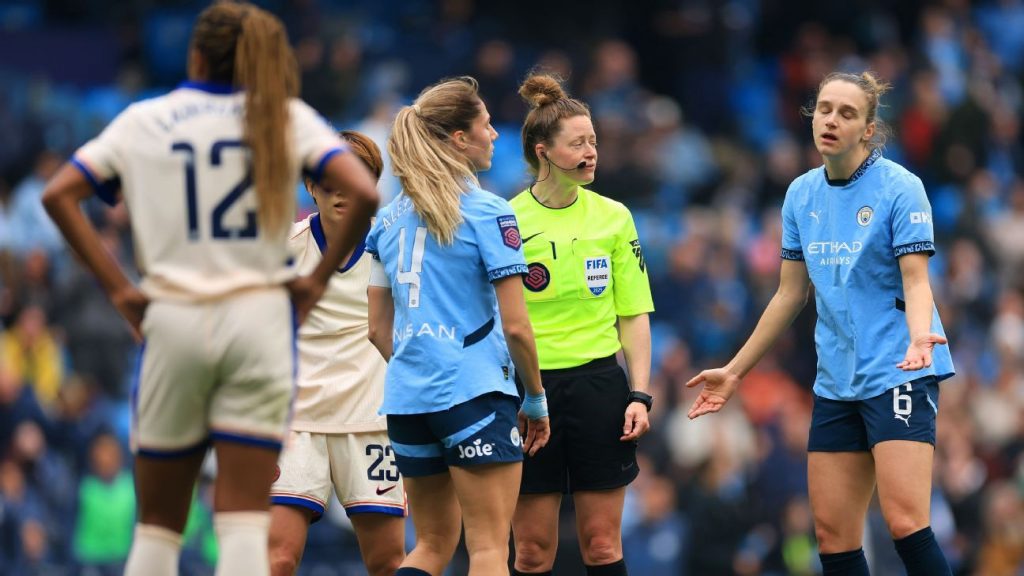 Man City vs Chelsea: Nick Cushing says ref sorry after error