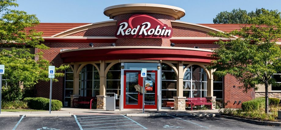 Red Robin considers closing 70 locations amid financial woes