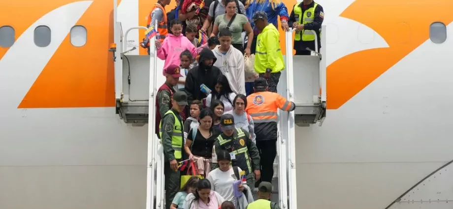 Trump administration sends first deportation flight to Venezuela after Maduro lifted pause