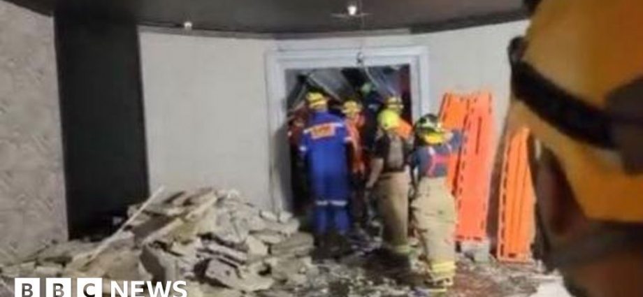 Roof collapse at Dominican Republic nightclub kills at least 13