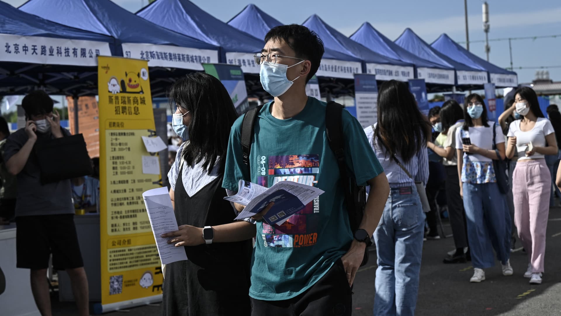 China rolls out employment support, plans stimulus given U.S. tensions