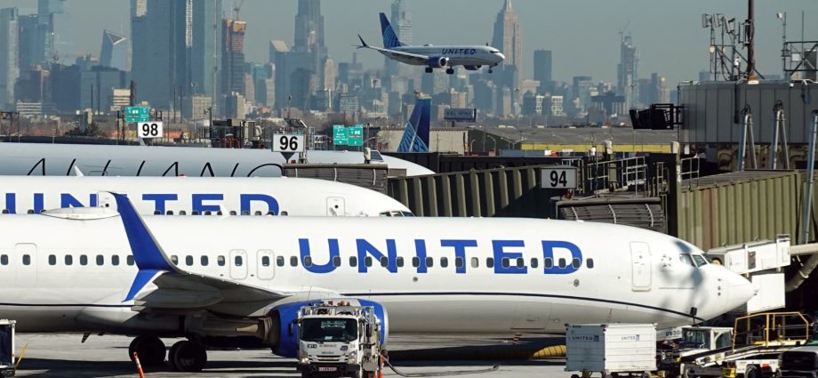 United Air, Microchip lead stocks posting 20%-plus reversals Wednesday