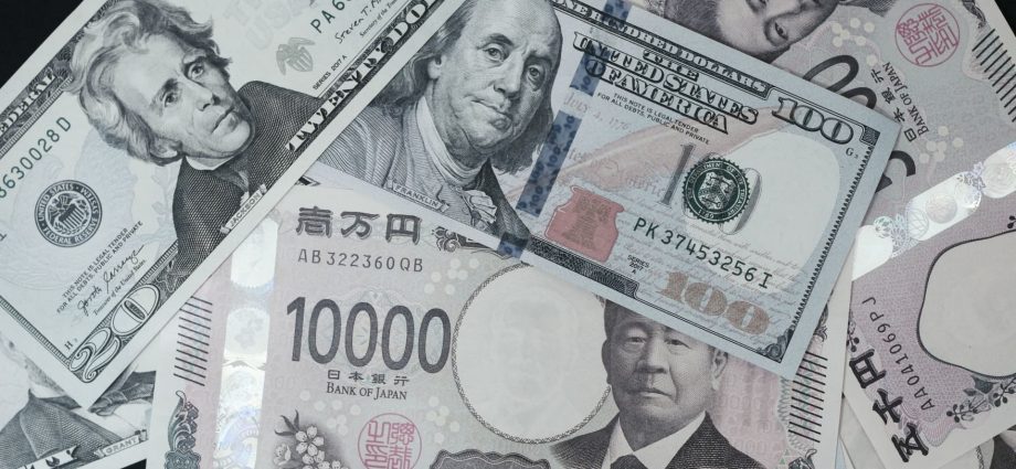 Trump's tariffs were expected to boost the dollar, but they're not