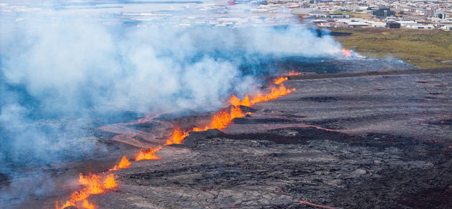 Volcano erupts in Iceland, triggering tourist evacuation