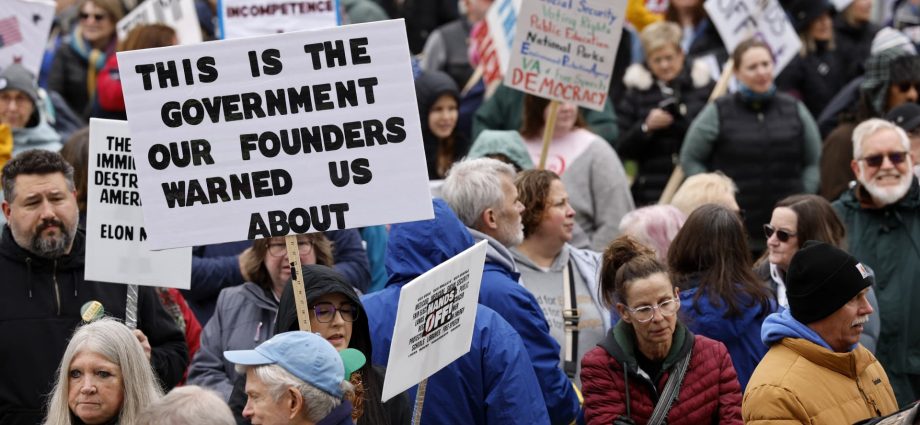 Protesters tee off against Trump and Musk in “Hands Off!” rallies across the U.S.