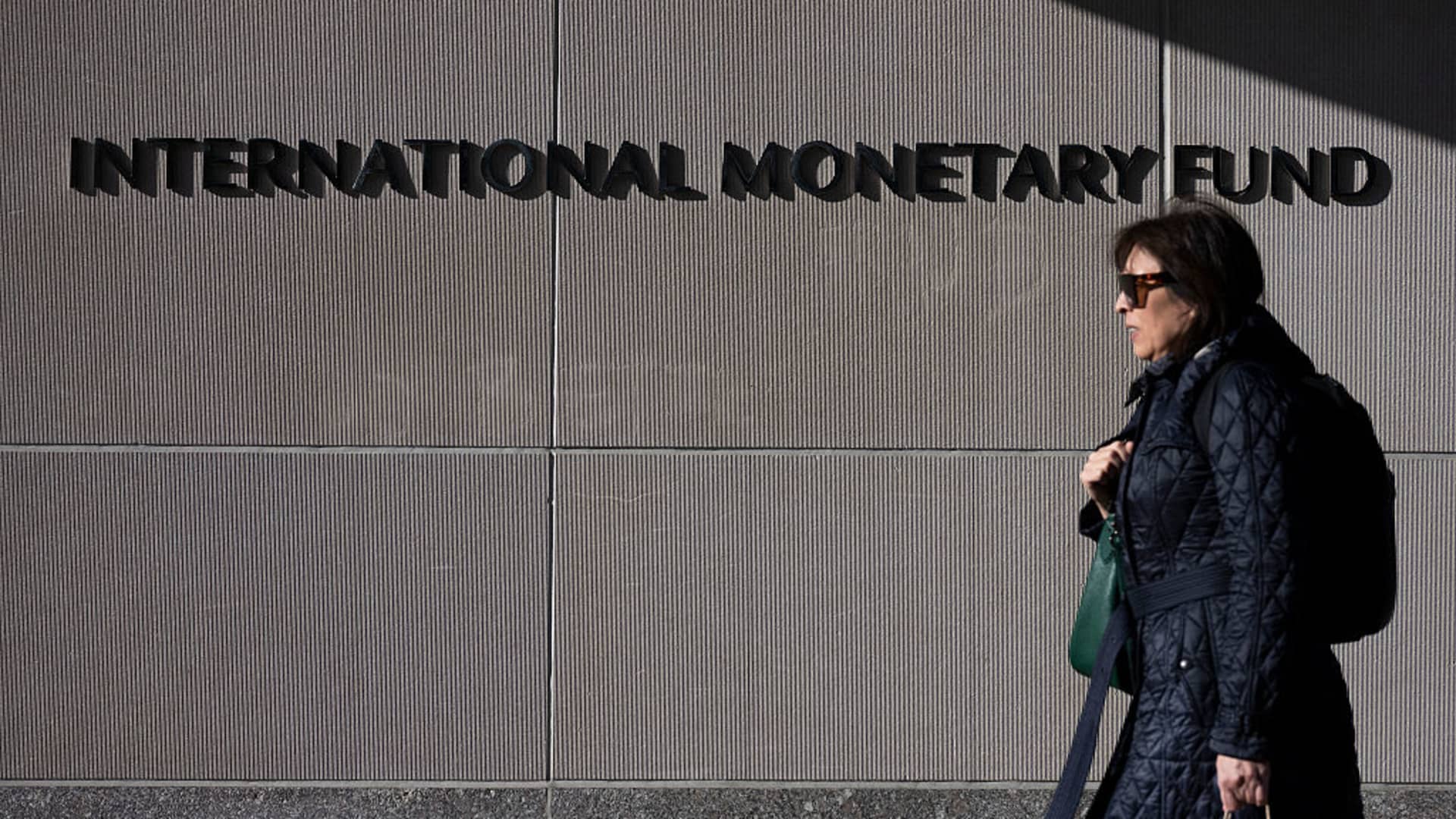 IMF slashes U.S. growth forecast by nearly one percentage point