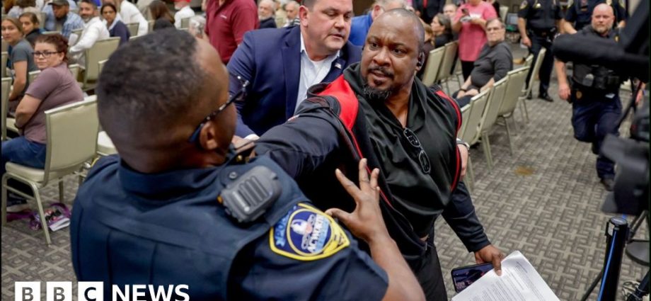 Protester tasered and arrested at Republican town hall