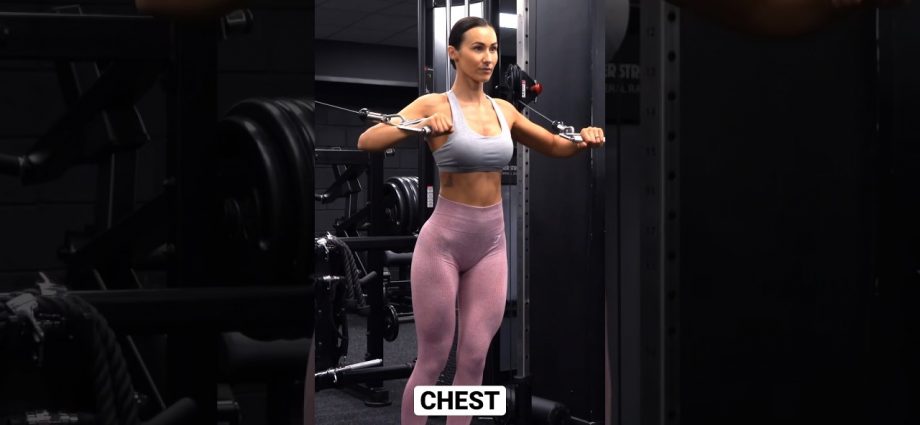 Let's train those CHESTICLES 💪🏼 Don't neglect the chest training ladies 🙌🏼 #shorts