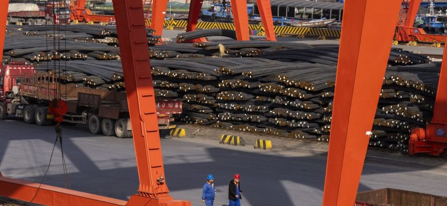 US Tariff Blitz Bolsters Goldman’s Bearish View on Iron Ore