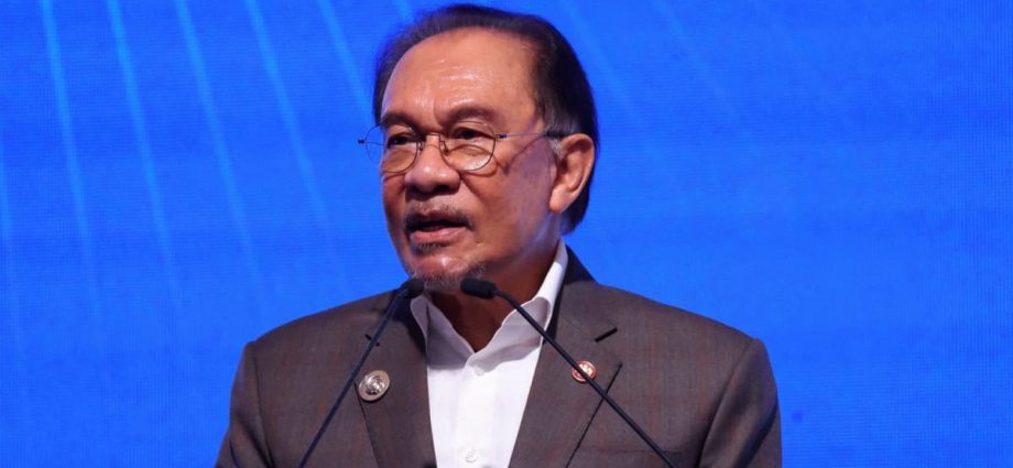 Malaysian PM Anwar says to meet Myanmar junta head in Bangkok