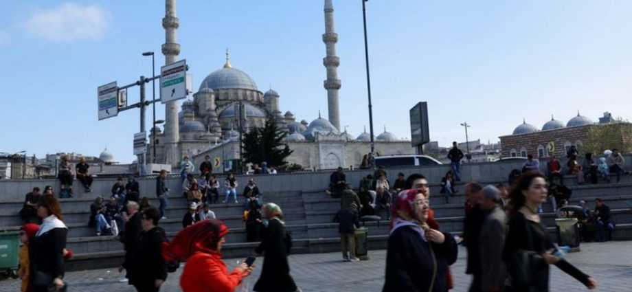 Powerful 6.2-magnitude quake hits off Istanbul coast