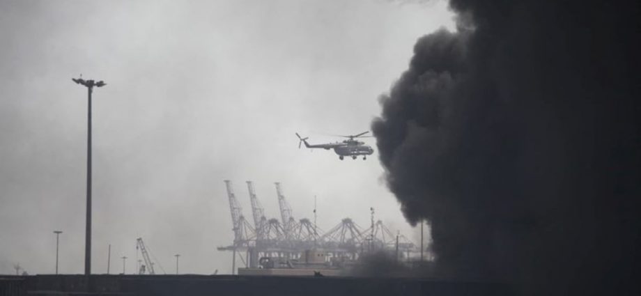 25 killed, 1,000 injured in huge Iran port blast