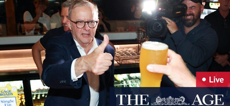 Bears bid buoyed; PM pulls pints in port city pub