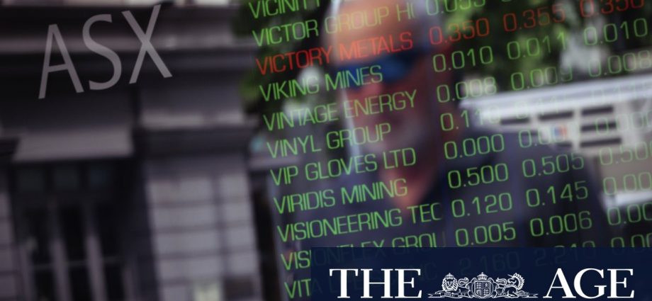 Banks boost Australian sharemarket after flat start
