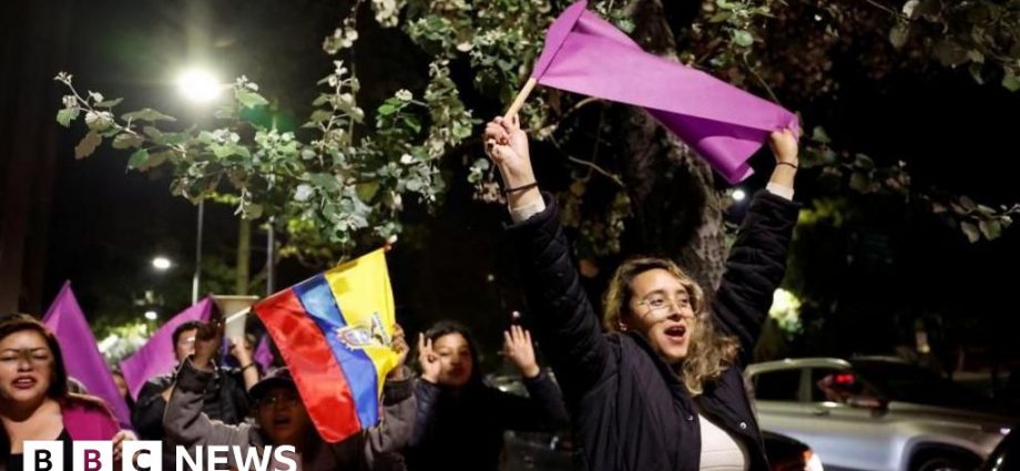 Centre-right leader wins re-election in Ecuador