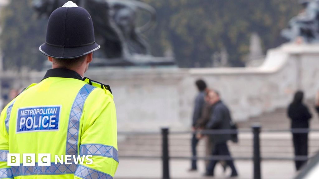 Met Police to lose 1,700 officers and staff in £260m shortfall