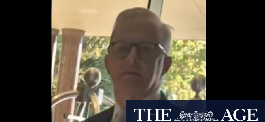 Anthony Albanese ambushed by alt-right media at Melbourne hotel