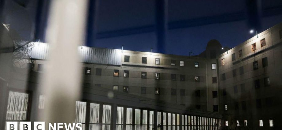 French prisons hit by wave of overnight attacks