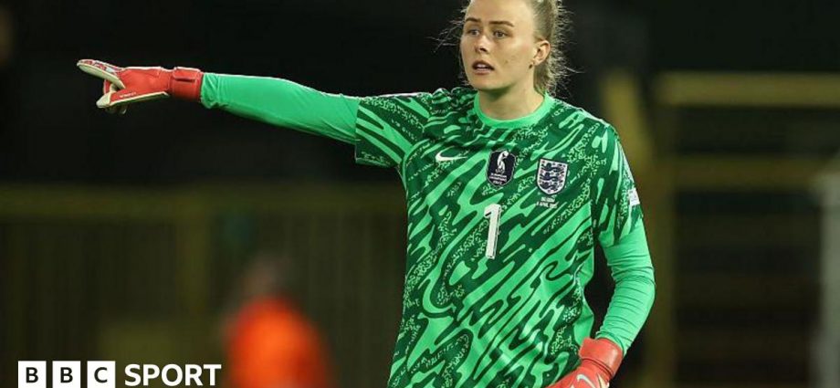 Hannah Hampton ahead of Mary Earps in England goalkeeper battle for Women's Euros