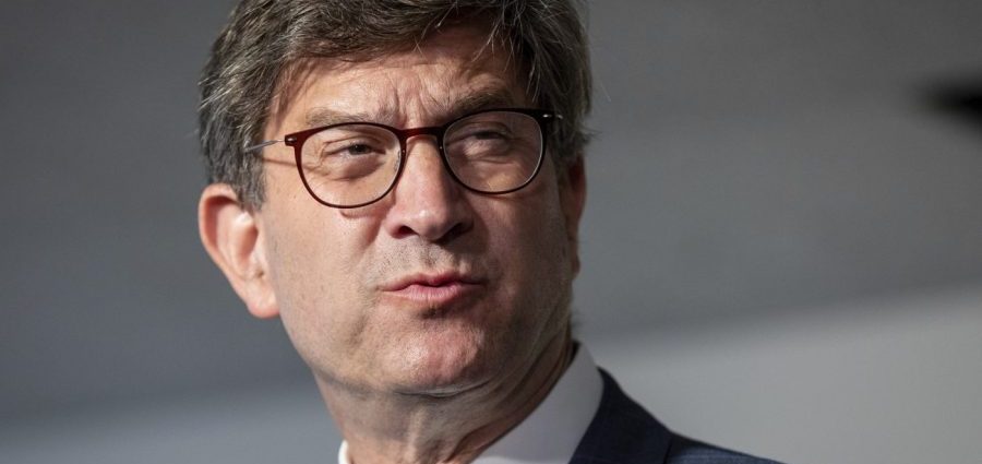 House Democrats press Bessent on IRS layoffs