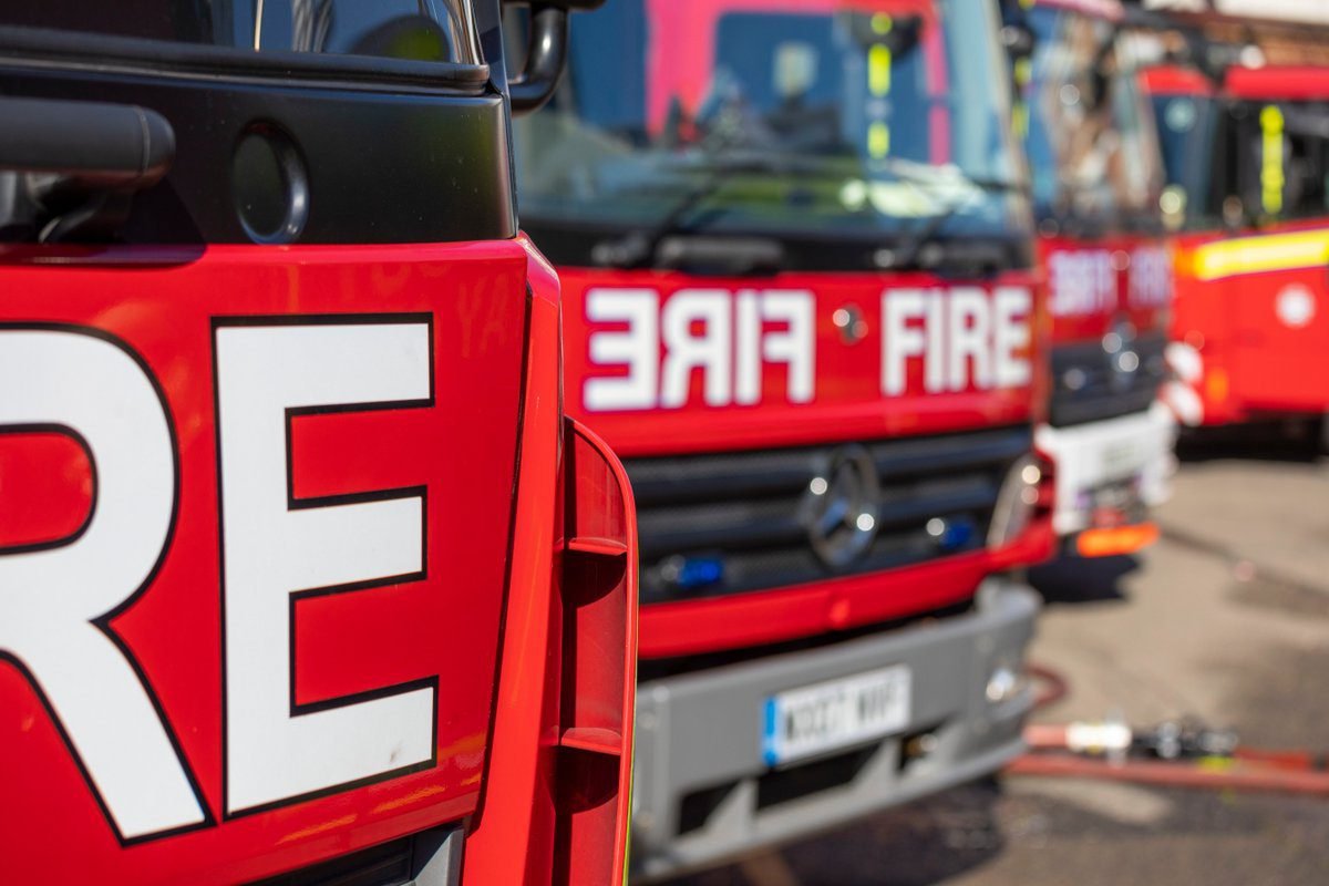 One person hospitalised after being rescued from blaze in block of flats – South London News