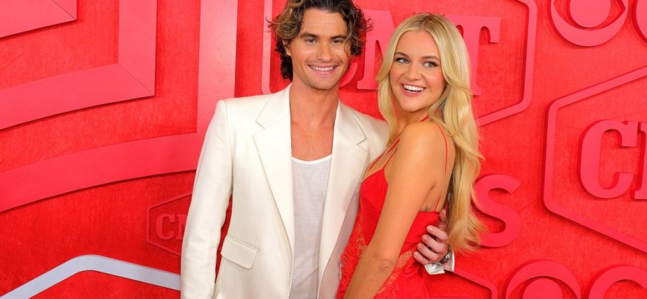 'The Voice' Recap: Kelsea Ballerini Jokes About Chase Stokes