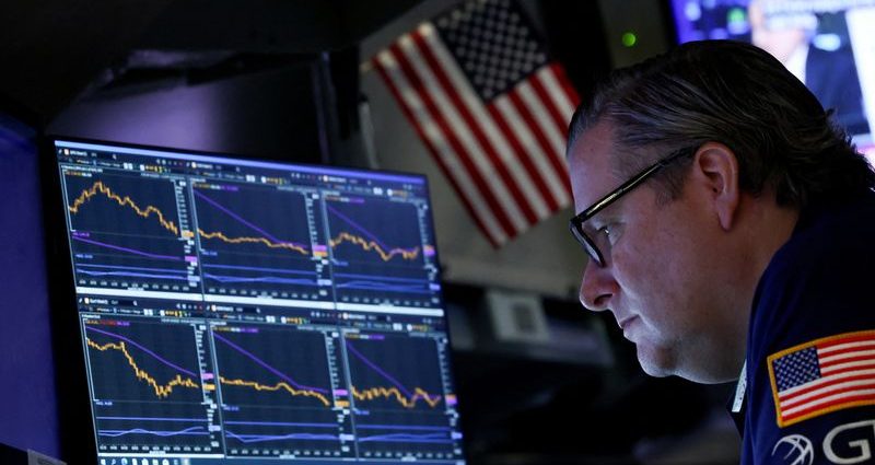 Global stock markets tumble, bonds rally on recession fear