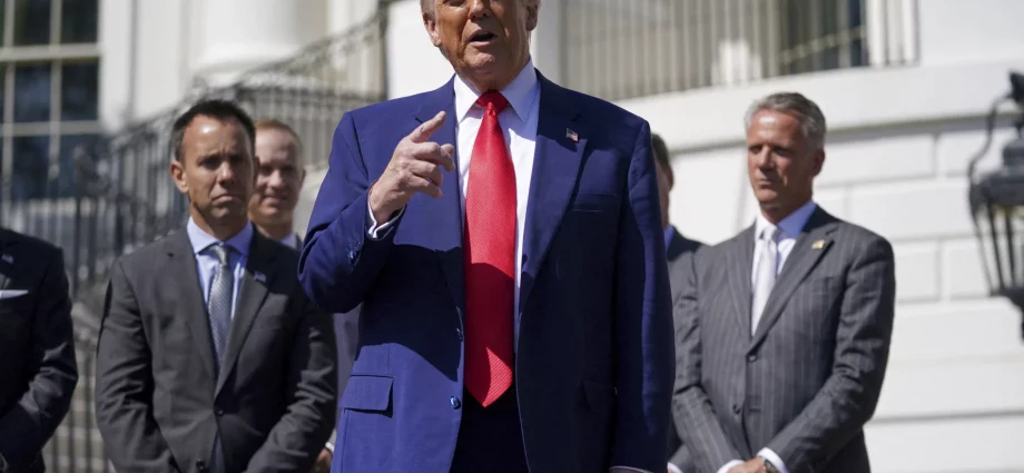 White House renews promise to defend Christianity in US during Holy Week