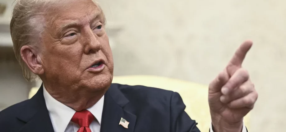 White House blocks AP from Oval Office despite court ruling