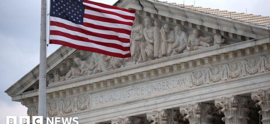 Trump asks US Supreme Court to block order to return deported man