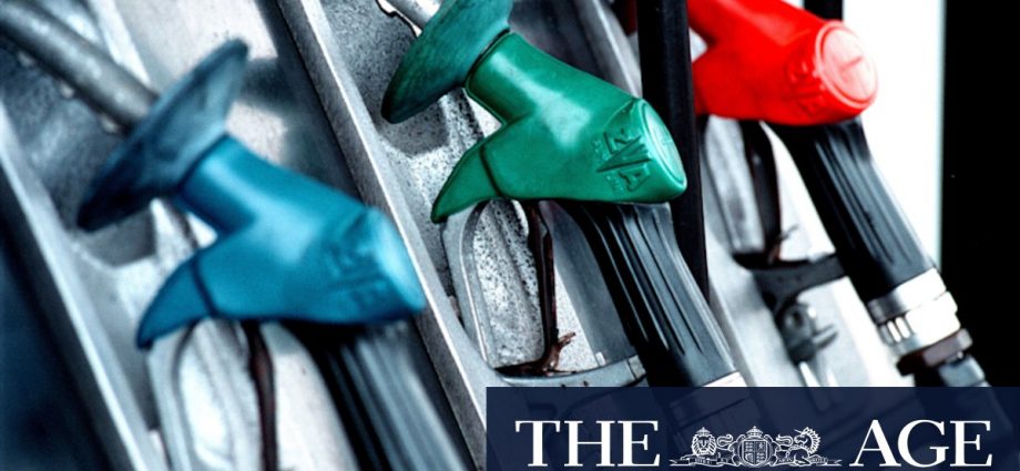 Australian petrol prices to tumble further amid turmoil on global oil market
