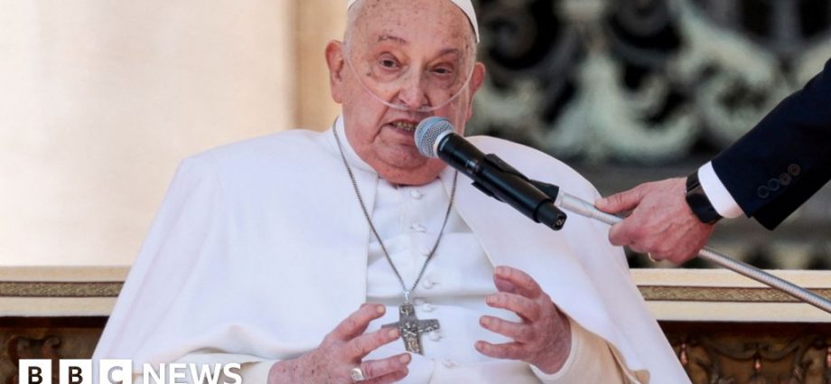 Pope Francis greets crowds at St Peter's Square
